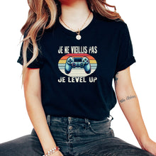 Load image into Gallery viewer, Je Ne Vieillis Pas Je Level Up Je T-Shirt - Unisex T-Shirt - Black