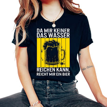 Load image into Gallery viewer, Da mir keiner das Wasser reichen kann reicht mir ein Bier - Unisex T-Shirt - Black