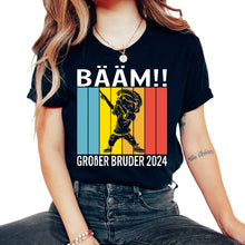 Load image into Gallery viewer, Bääm! Großer Bruder 2024 Geschenk Ankündigung Dab Geburt - Unisex T-Shirt - Black