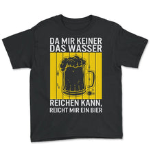 Load image into Gallery viewer, Da mir keiner das Wasser reichen kann reicht mir ein Bier - Youth Tee - Black