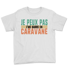 Load image into Gallery viewer, Je Peux Pas J'me Barre En Caravane Humour T Shirt - Youth Tee - White