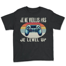 Load image into Gallery viewer, Je Ne Vieillis Pas Je Level Up Je T-Shirt - Youth Tee - Black