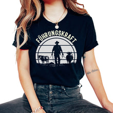 Load image into Gallery viewer, Führungskraft Landwirt Bauer Vieh Landwirtschaft Kuh Spruch - Unisex T-Shirt - Black
