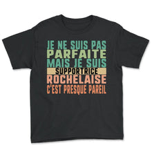 Load image into Gallery viewer, Je Ne Suis Pas Parfaite Mais Je Suis Supportrice Rochelaise C'est - Youth Tee - Black