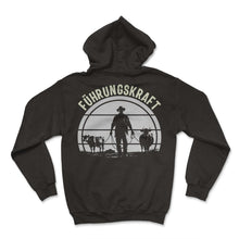 Load image into Gallery viewer, Führungskraft Landwirt Bauer Vieh Landwirtschaft Kuh Spruch - Hoodie - Black
