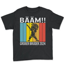 Load image into Gallery viewer, Bääm! Großer Bruder 2024 Geschenk Ankündigung Dab Geburt - Youth Tee - Black