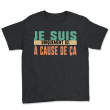 Load image into Gallery viewer, Je Suis Uniquement Ici À Cause De Ça Humour T Shirt - Youth Tee - Black