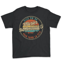 Load image into Gallery viewer, Elle Va Se Marier Nous On Est Juste Là Pour Faire La Fête Humour T - Youth Tee - Black