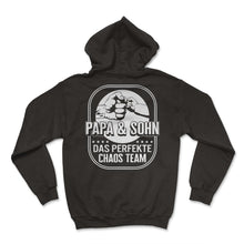 Load image into Gallery viewer, Vater und Sohn passendes Shirt, das perfekte Chaos-Team-T-Shirt, - Hoodie - Black