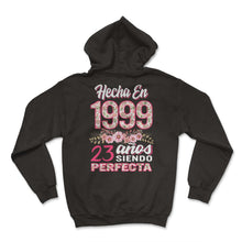 Load image into Gallery viewer, Mujer 23 Cumpleaños Regalo Hecha En 1999, 23 Anos Siendo Perfecta - Hoodie - Black