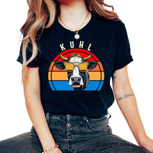Load image into Gallery viewer, Kuhl Lustiges Kuh mit Sonnenbrille Kühe Kuhl Landwirt Bauernhof - Unisex T-Shirt - Black
