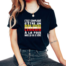Load image into Gallery viewer, C'est Compliqué D'être Un Beau Gosse Et Un Lensois À La Fois Mais Ca - Unisex T-Shirt - Black
