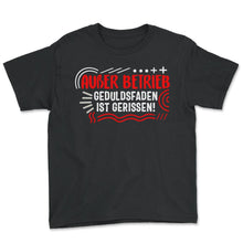 Load image into Gallery viewer, außer betrieb geduldsfaden ist gerissen Shirt Lustiges - Youth Tee - Black
